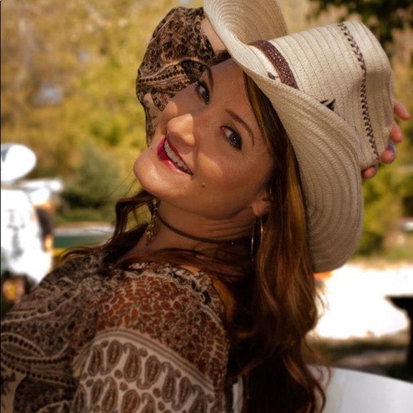 Meet your Posher, Trudy - Picture 2 of 16